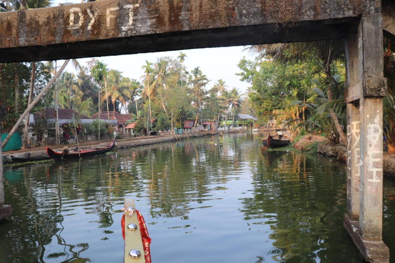 Sreekrishna Houseboat C/O Sreekrishna Ayurveda Panchakarma Centre Hotel Alappuzha Exterior foto